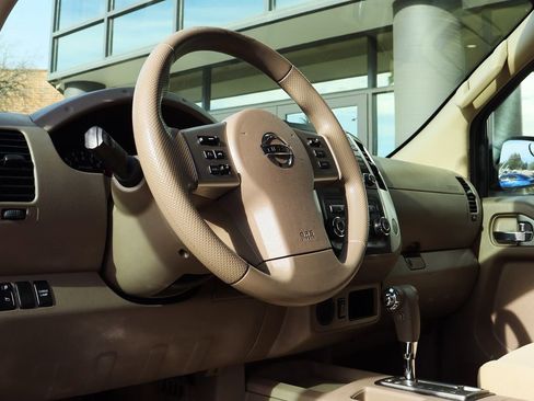 Used 2018 Nissan Frontier SV image 38