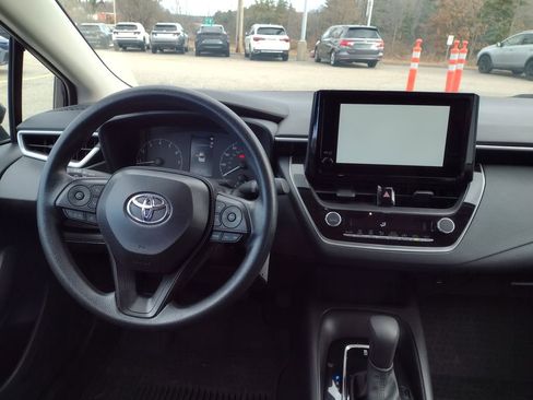 Used 2025 Toyota Corolla LE image 25