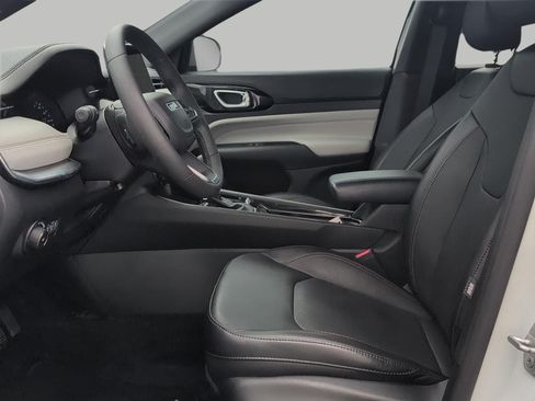 Used 2023 Jeep Compass Limited AWD/4WD image 7