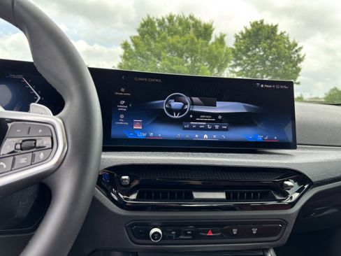 Used 2025 BMW 330i Sedan w/ M Sport Package RWD image 18