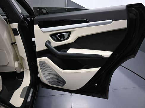 Used 2020 Lamborghini Urus image 26