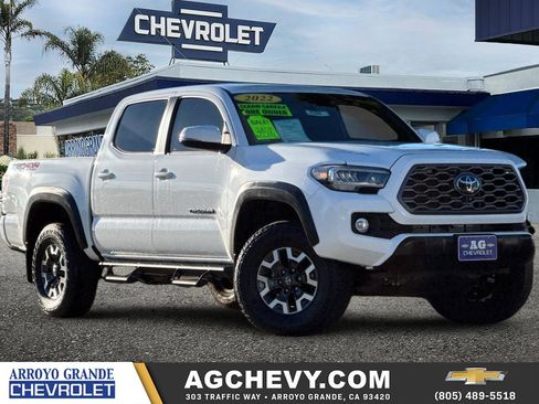 Used 2022 Toyota Tacoma TRD Off-Road image 1