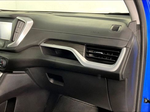 Used 2024 GMC Terrain SLE image 22