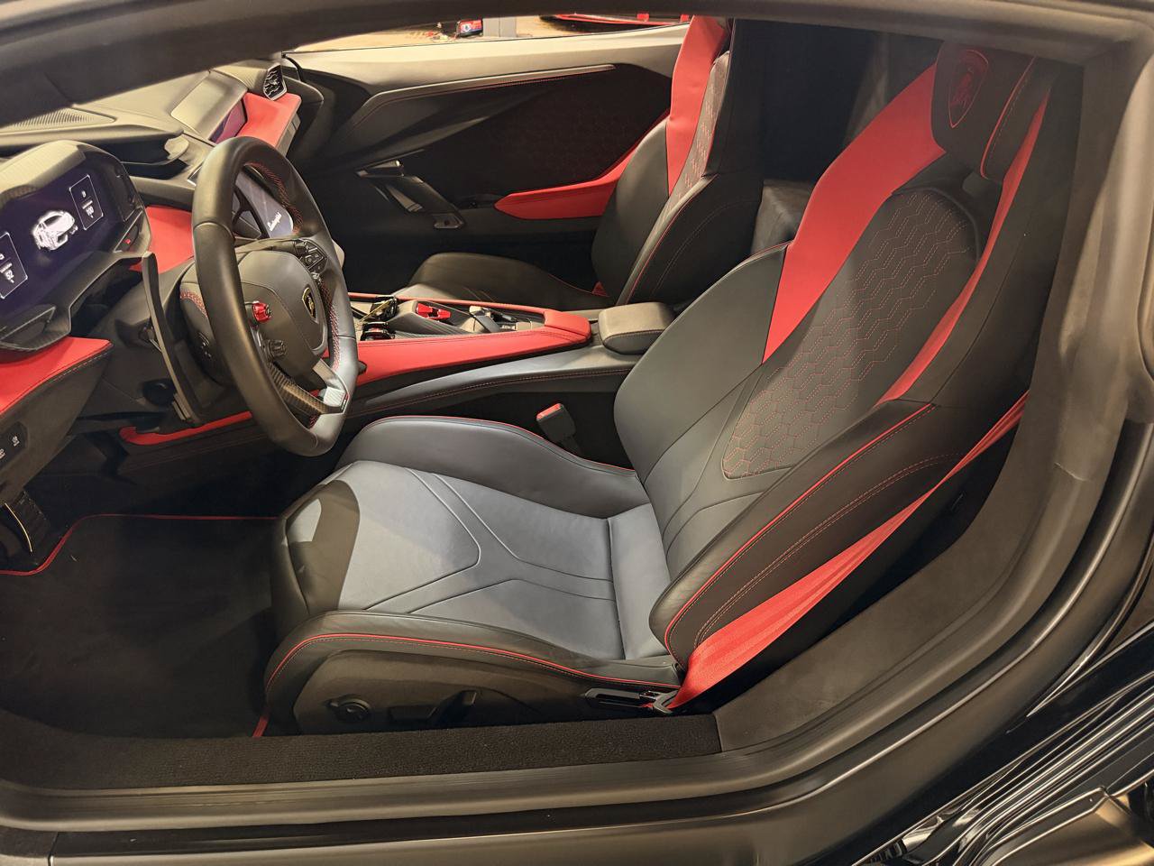 Used 2024 Lamborghini Revuelto AWD/4WD image 18