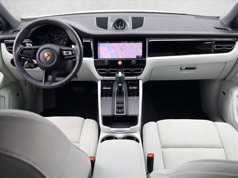 Certified 2025 Porsche Macan AWD/4WD image 21