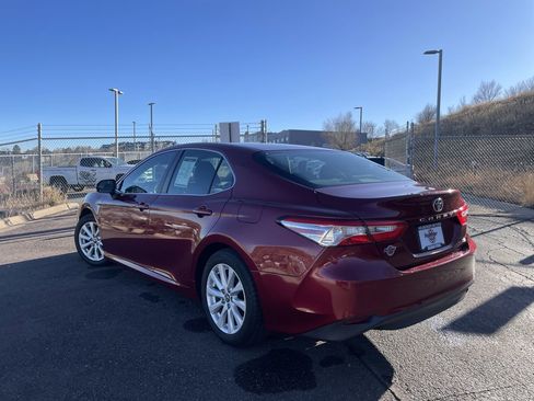 Used 2018 Toyota Camry LE image 5