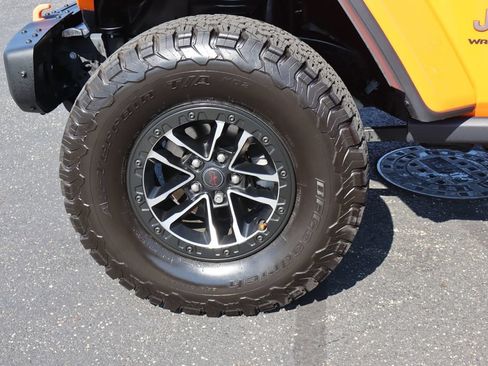 Used 2025 Jeep Wrangler Unlimited Rubicon AWD/4WD image 4
