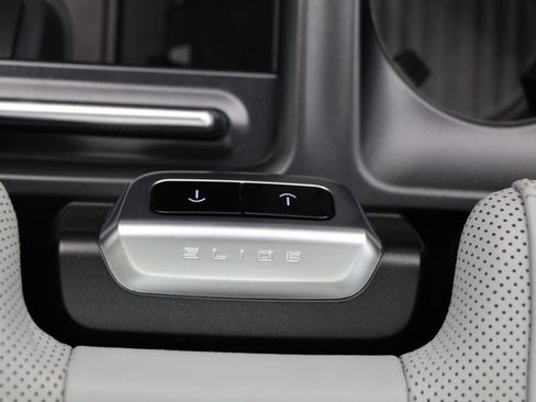 Used 2025 Ford Expedition Max Platinum w/ Platinum Ultimate Package image 32