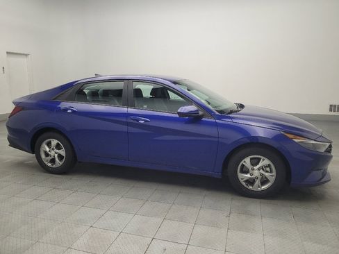 Used 2021 Hyundai Elantra SE image 11