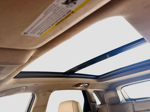 Used 2021 Cadillac XT5 Sportv w/ Platinum Package image 23