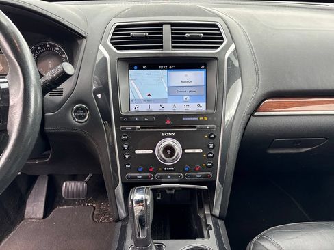 Used 2018 Ford Explorer Platinum AWD/4WD image 30