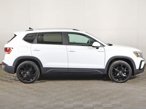 Used 2023 Volkswagen Taos SE w/ Panoramic Sunroof Package image 20