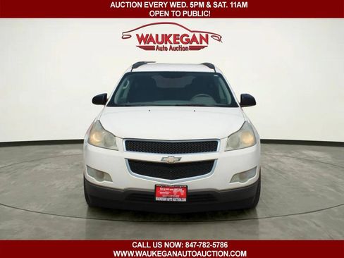 Used 2012 Chevrolet Traverse LS FWD image 2