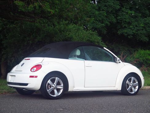 Used 2007 Volkswagen Beetle Triple White Edition FWD image 7