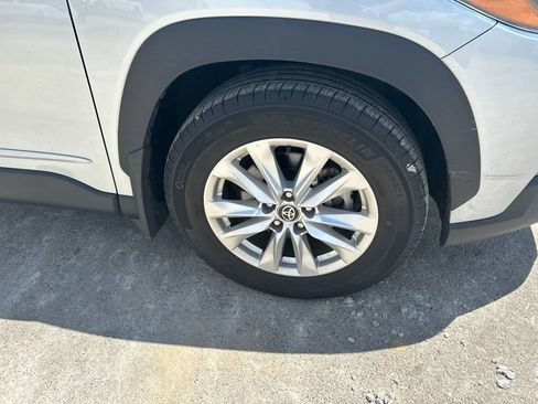 Used 2023 Toyota Corolla Cross LE FWD image 15