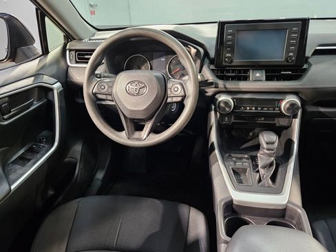 Used 2019 Toyota RAV4 LE image 9