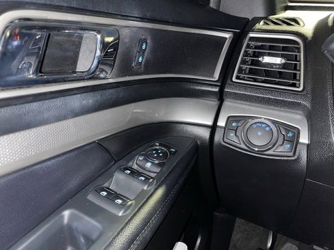 Used 2017 Ford Explorer XLT image 14