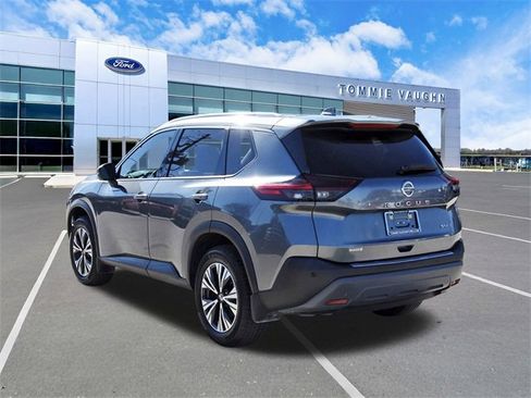 Used 2021 Nissan Rogue SV w/ Premium Package image 2