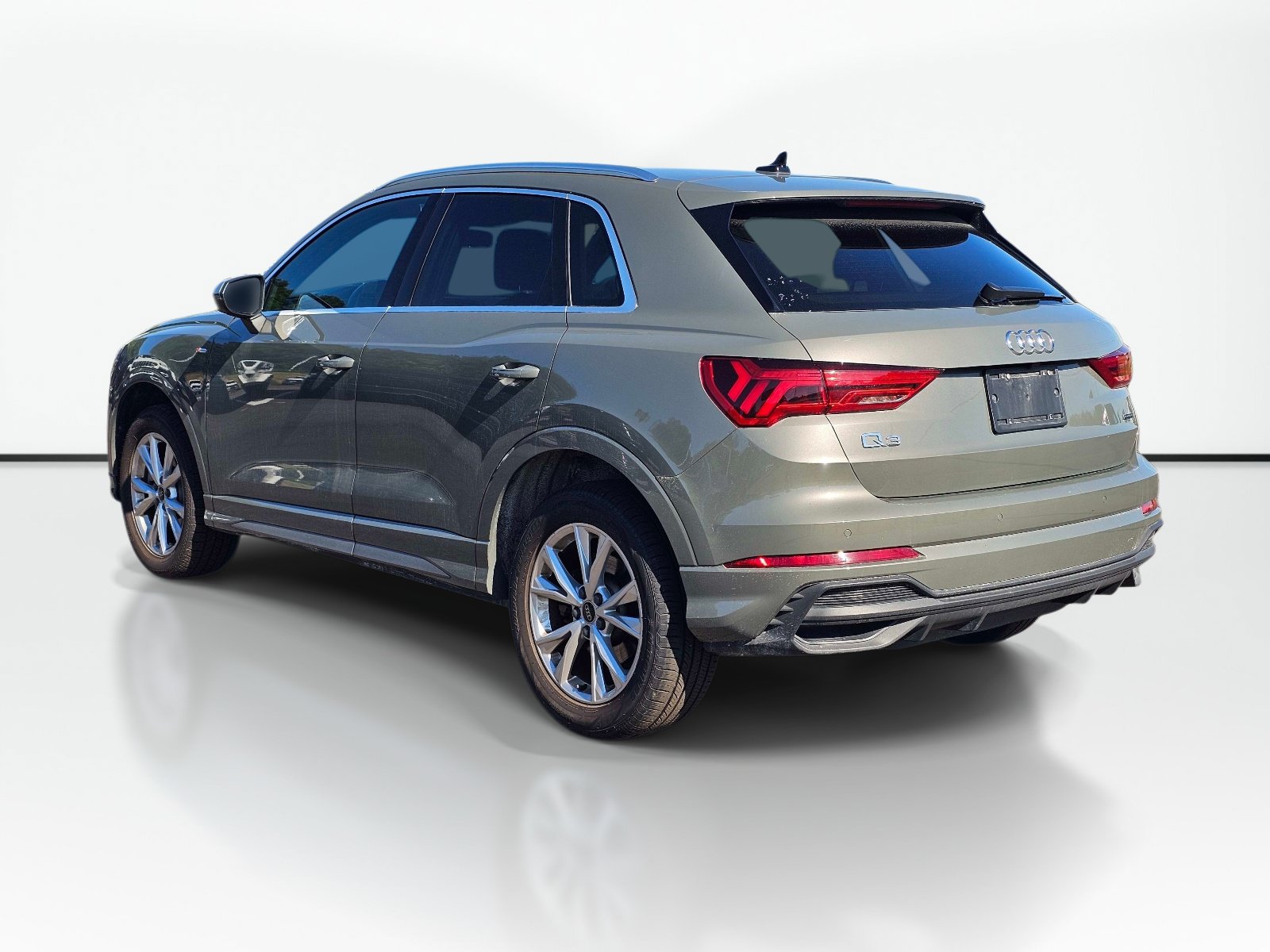 Used 2025 Audi Q3 2.0T Premium AWD/4WD image 4