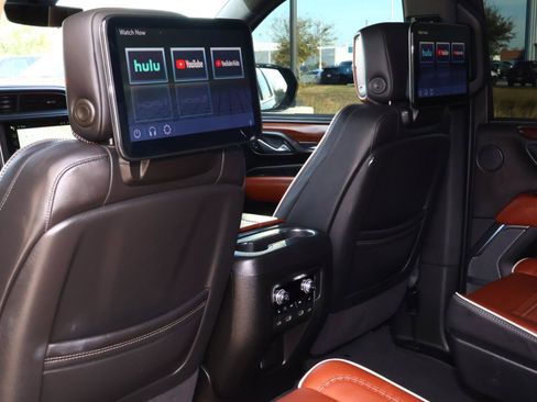 Used 2024 GMC Yukon Denali Ultimate AWD/4WD image 15