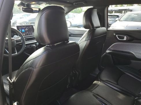 Used 2023 Jeep Compass Latitude w/ Convenience Group AWD/4WD image 29