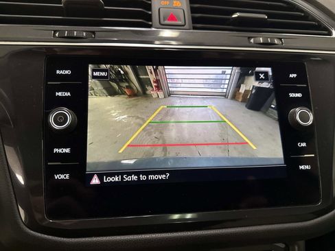 Used 2020 Volkswagen Tiguan SE image 57