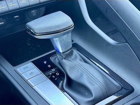 Used 2024 Hyundai Elantra SEL image 17