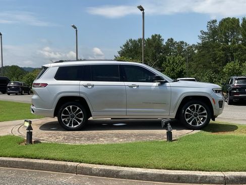 Used 2023 Jeep Grand Cherokee L Overland RWD image 8