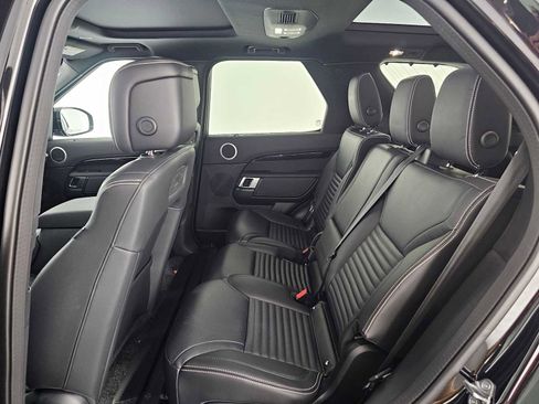Used 2025 Land Rover Discovery S AWD/4WD image 18