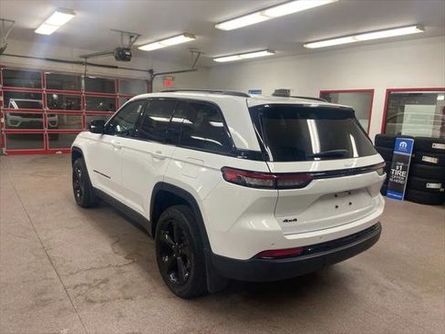 Certified 2024 Jeep Grand Cherokee Altitude image 13