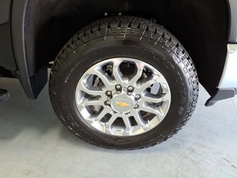Used 2025 Chevrolet Silverado 2500 LTZ w/ LTZ Premium Package AWD/4WD image 9