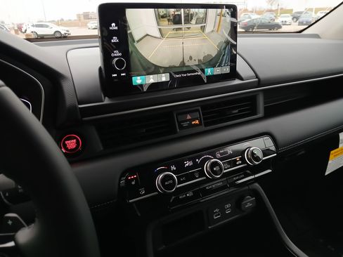 New 2025 Honda Pilot Touring image 13