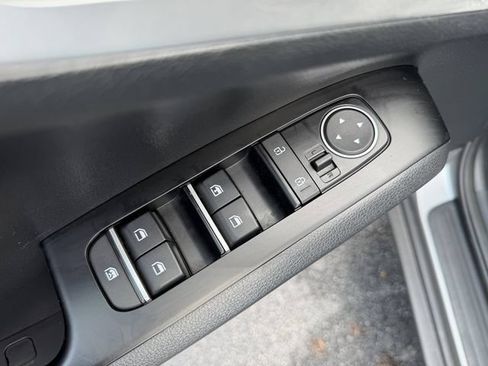 Used 2025 Kia Soul LX w/ LX Technology Package FWD image 10