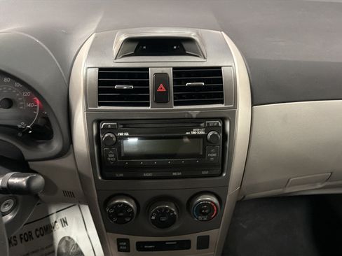 Used 2012 Toyota Corolla LE FWD image 17