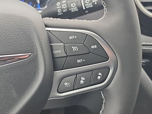 New 2026 Chrysler Pacifica Select image 28