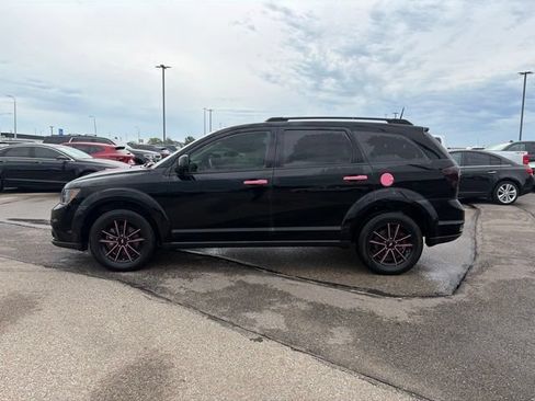 Used 2019 Dodge Journey SE w/ Blacktop Package FWD image 3
