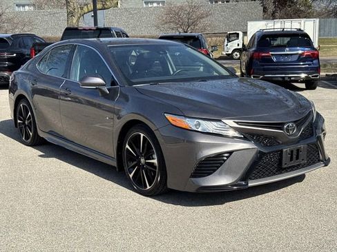Used 2020 Toyota Camry XSE image 3