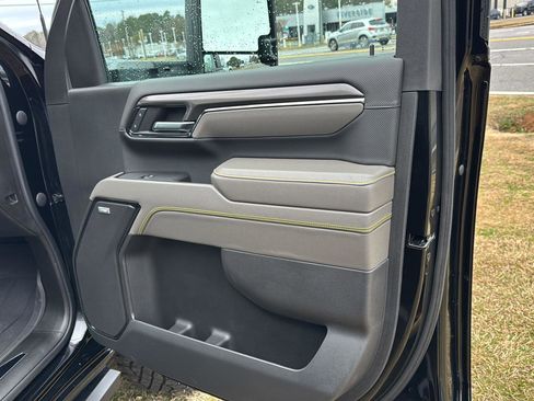 Used 2024 Chevrolet Silverado 2500 ZR2 w/ Technology Package image 12