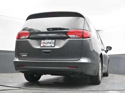 Used 2021 Chrysler Voyager Lxi FWD image 27