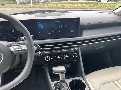 Used 2025 Hyundai Sonata SE FWD image 18