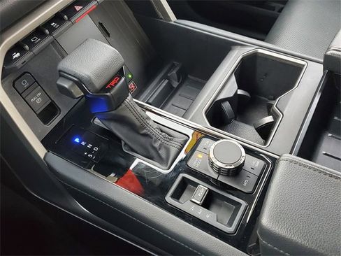 Used 2025 Toyota Tundra Limited image 39
