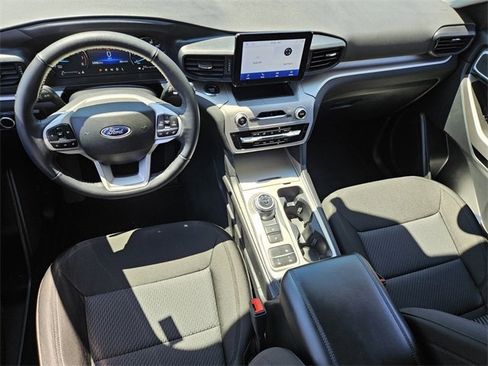 Used 2023 Ford Explorer XLT image 7