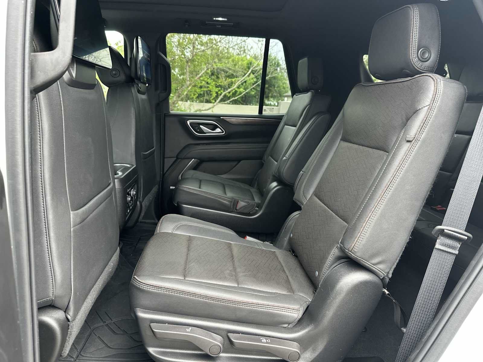 Used 2023 Chevrolet Tahoe High Country w/ Premium Package 2 AWD/4WD image 17
