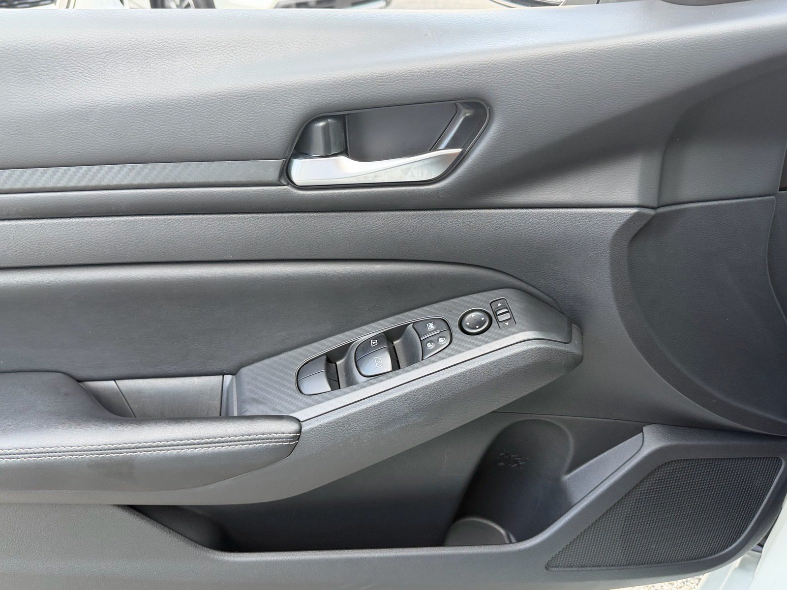 Certified 2025 Nissan Altima 2.5 SV FWD image 30