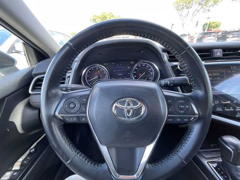 Used 2019 Toyota Camry XLE FWD image 11
