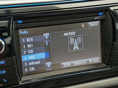 Used 2015 Toyota Corolla LE FWD image 30