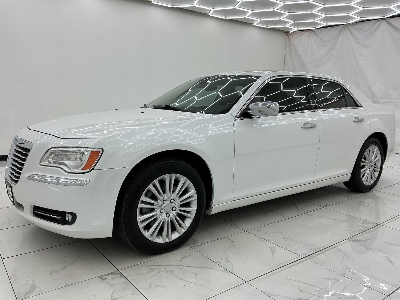 Used 2011 Chrysler 300 C AWD/4WD image 6