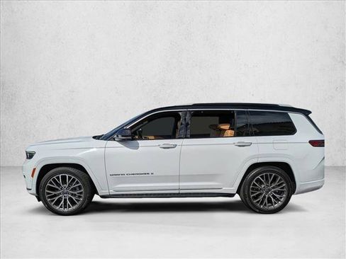 Certified 2022 Jeep Grand Cherokee L Summit AWD/4WD image 2