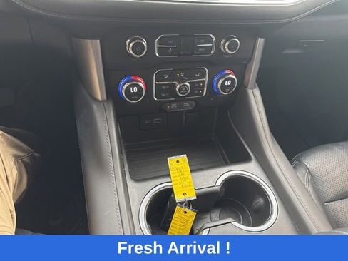 Used 2023 GMC Yukon XL SLE RWD image 9
