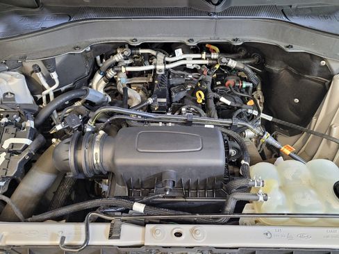 Used 2022 Ford Explorer XLT w/ Equipment Group 202A image 30